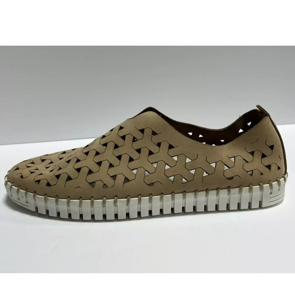 Eric Michael Women’s Inez Slip-On Shoes, Size EUR 40, US 10 M.